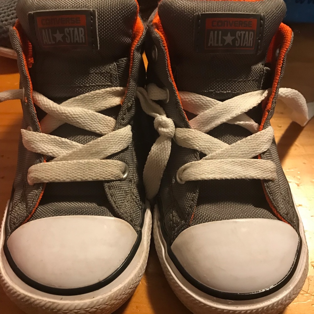 Converse Boys Size 10 Shoes